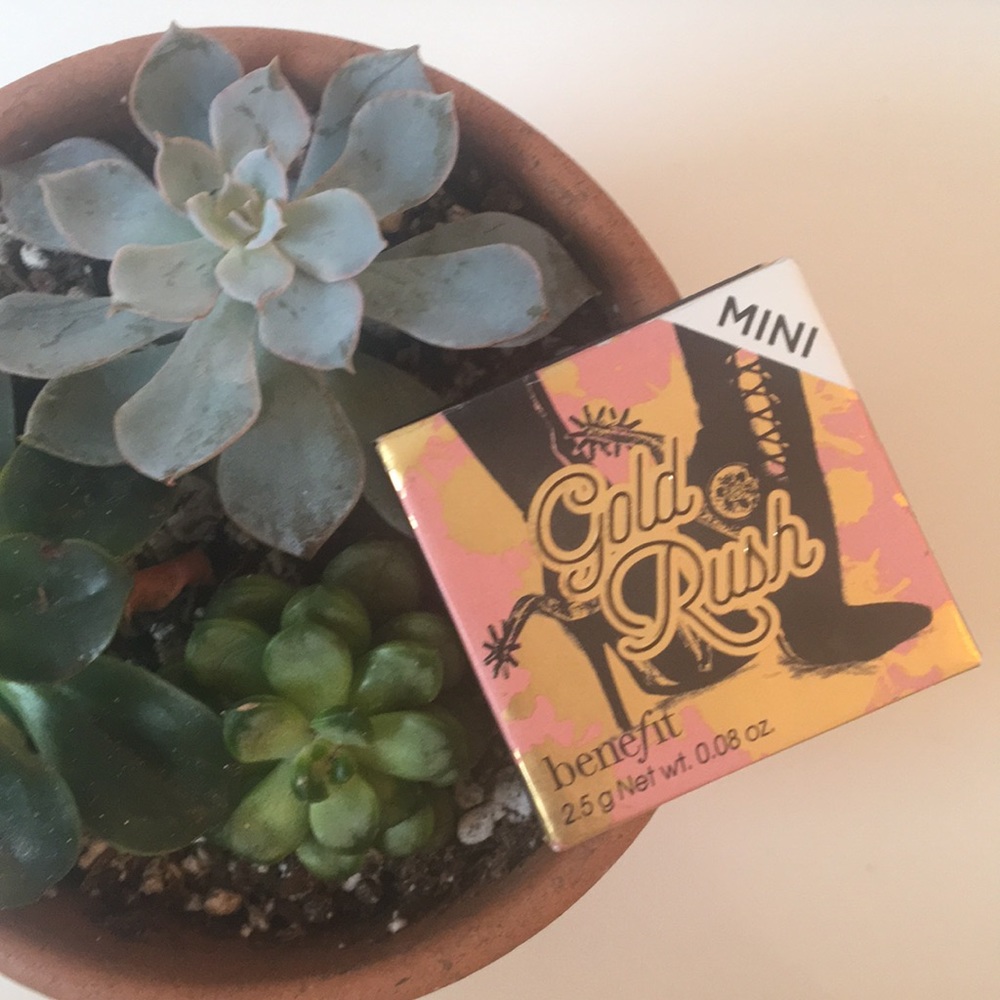 Benefit “Gold Rush” blush | 0.08 oz. (mini)